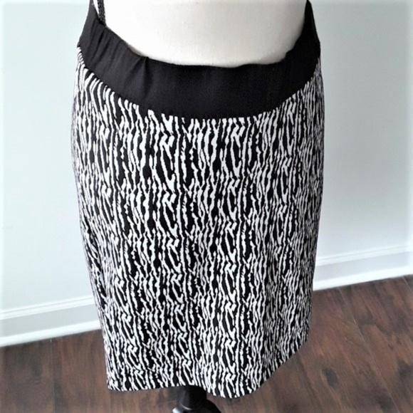 PEA IN A POD Under Belly Jacquard Maternity Skirt - Picture 6 of 8